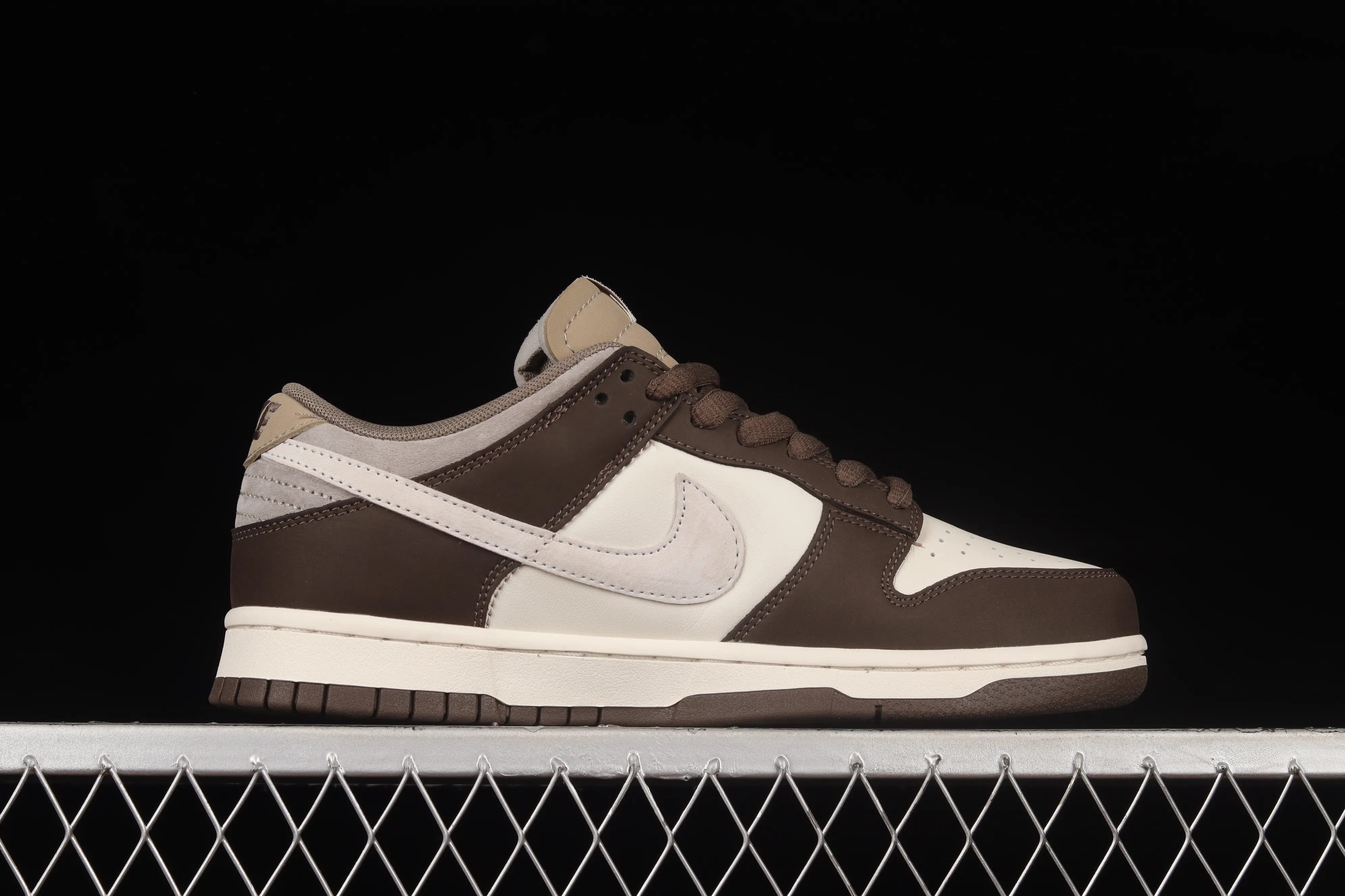 All Categories Nk SB Dunk Series Nk SB Dunk Low Low-top sneakers F version Otomo Katsuhiro x NK SB Dunk Low "Steamboy OST" Otomo Katsuhiro co-branded SB low-top sports and leisure sneakers LF0039-001